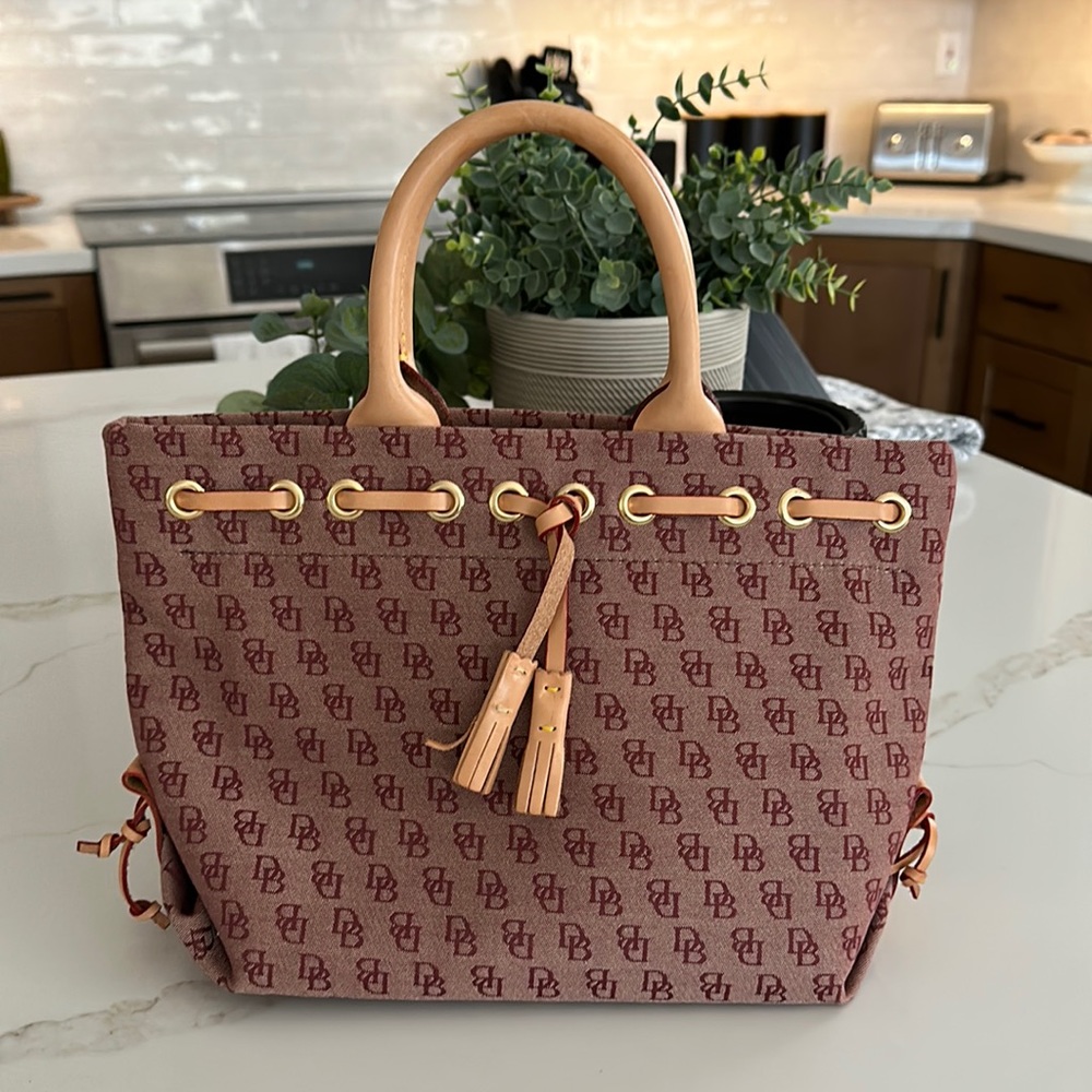 Dooney & Bourke cloth leather handle bag